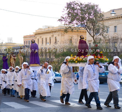Processione dei Misteri di San Michele - Congregazione Mariana degli Artieri di Cagliari - Immagini di Sandrina Pireddu e Giovanna Usala